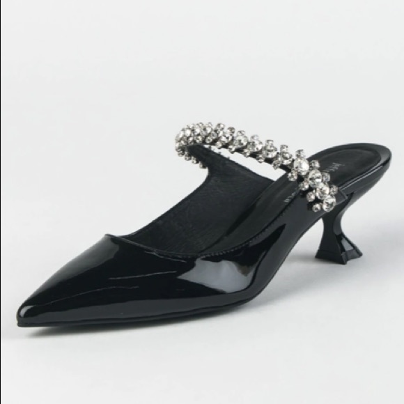 I’m LOOKING FOR THIS SHOE. NOT FOR SALE DO NOT PURCHASE THIS ITEM. Please share! - Picture 1 of 1